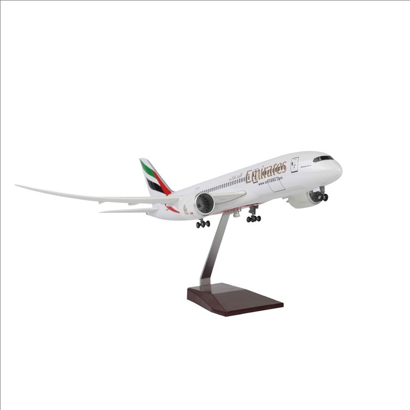 Model Airplane Plastic - โมเดลเครื่องบินเอมิเรตส์ 787 พร้อมไฟและล้อจำลองสมจริง ของตกแต่งแบบตั้งโชว์สำหรับผู้ที่ชื่นชอบการสะสมโมเดลเครื่องบิน ของขวัญ