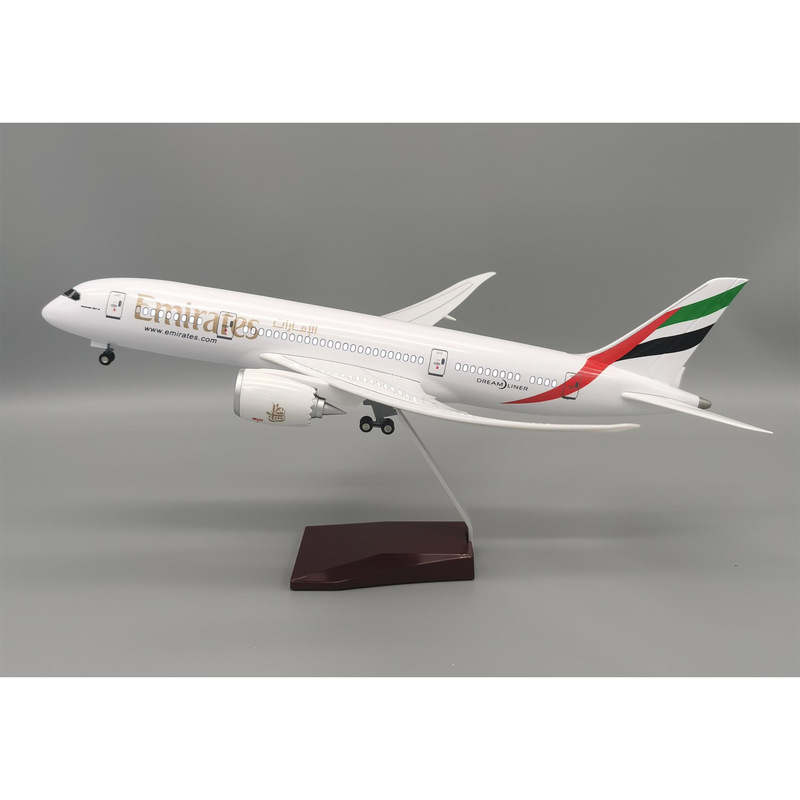 โมเดลเครื่องบินเอมิเรตส์ 787 พ - Model Airplane Plastic บทวิจารณ์และราคา